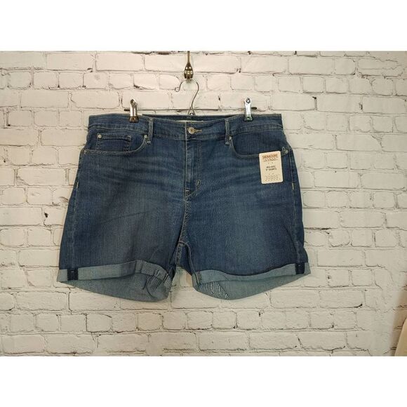 Levi Signature Women's Size 18/W34 Blue Denim Cuffed Shorts - Picture 1 of 7